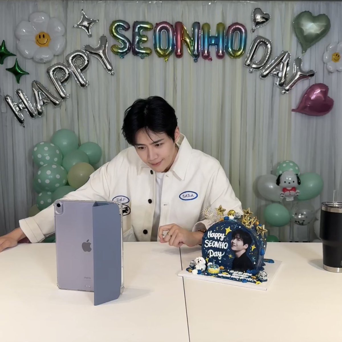 SMILE WITH SEONHO DAY
#오늘은_선호와_같이_케이크_먹는_날
#HAPPY_SEONHO_DAY