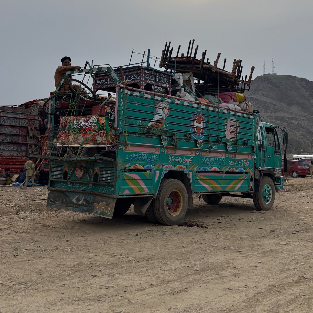 Janat Gul, who was born in Punjab, said on 28 March, as Afghans were preparing to perform their final Friday prayers of Ramadan, Pakistani police issued a bleak warning: “If you’re Afghan, this will be your last Friday ever in Pakistan"
thenewhumanitarian.org/news-feature/2…