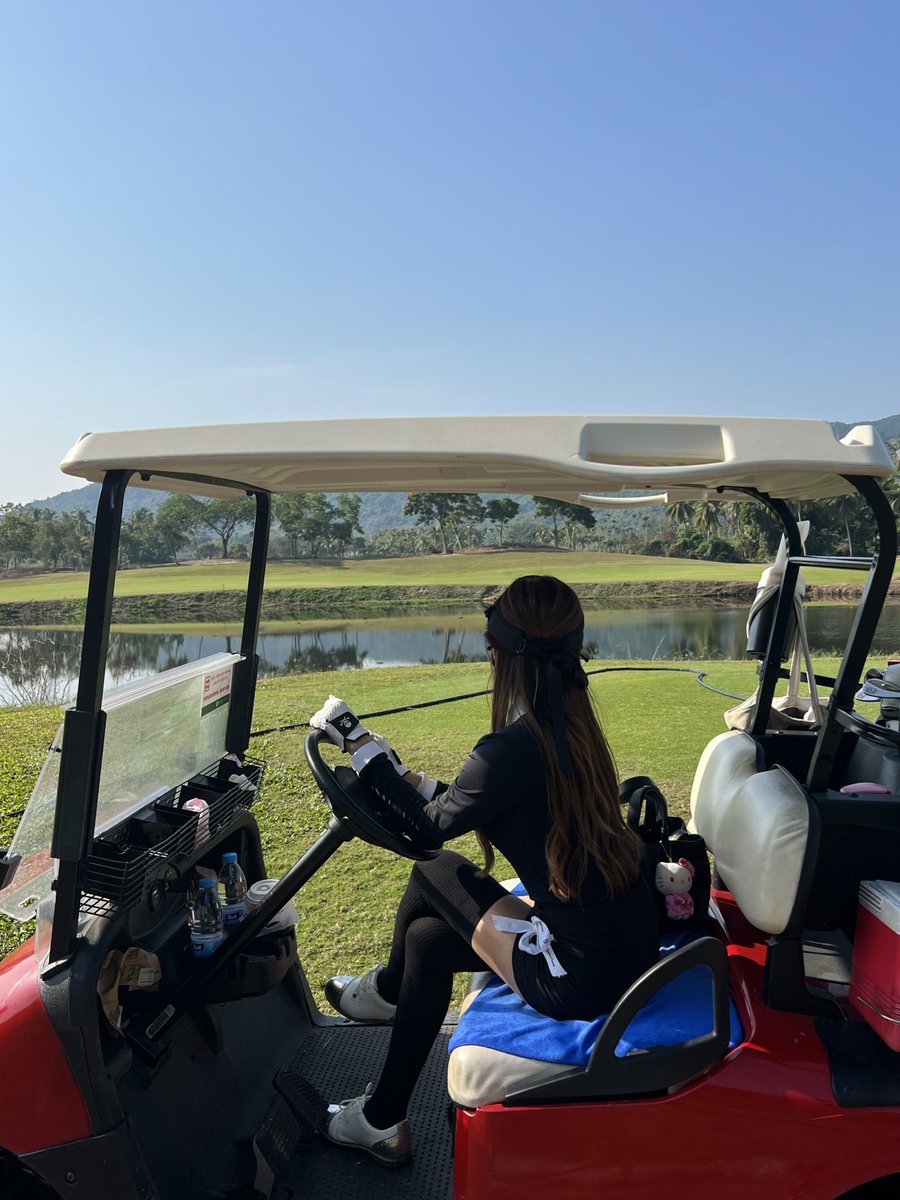 lijaz101's tweet photo. Life is better on the green. 🌿✨                                    #GolfLife
 #GolfAddict
#GolfCommunity
 #GolfCourse
 #GolfSwing https://t.co/ZtbOdIZ6OC
