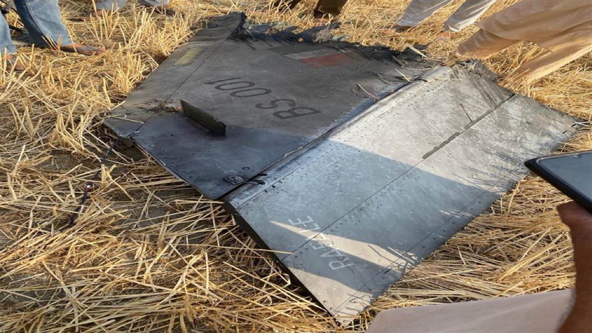 clashreport's tweet image. CONFIRMED: One of the three Indian Rafale jets Pakistan claimed to have downed is now confirmed. 

Wreckage bearing serial number BS-001 was found in Bathinda, verifying the Pakistani claim.

This was India’s first Dassault Rafale EH fighter jet.