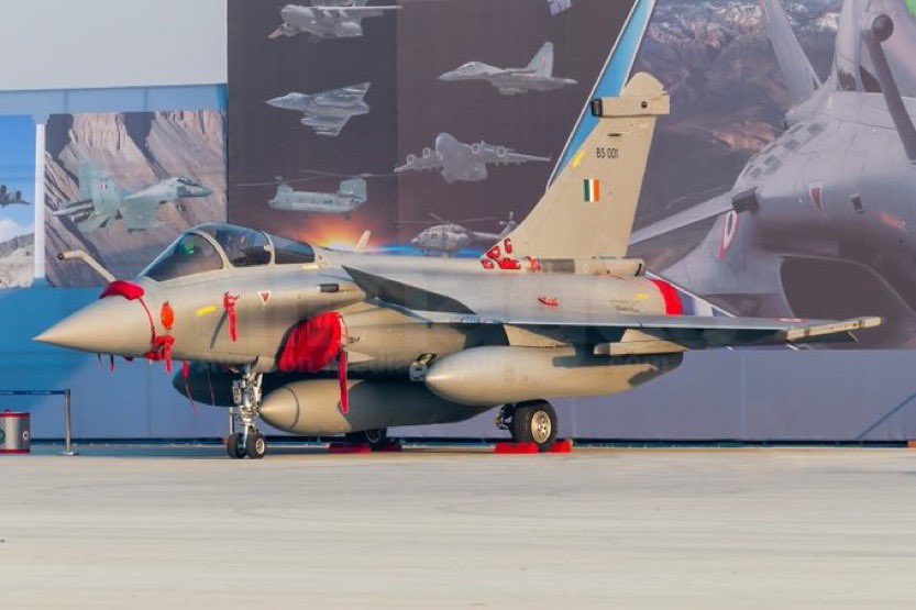 clashreport's tweet image. CONFIRMED: One of the three Indian Rafale jets Pakistan claimed to have downed is now confirmed. 

Wreckage bearing serial number BS-001 was found in Bathinda, verifying the Pakistani claim.

This was India’s first Dassault Rafale EH fighter jet.