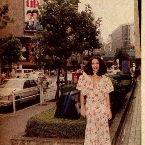 euostranger's tweet image. gal costa no japão, 1980.