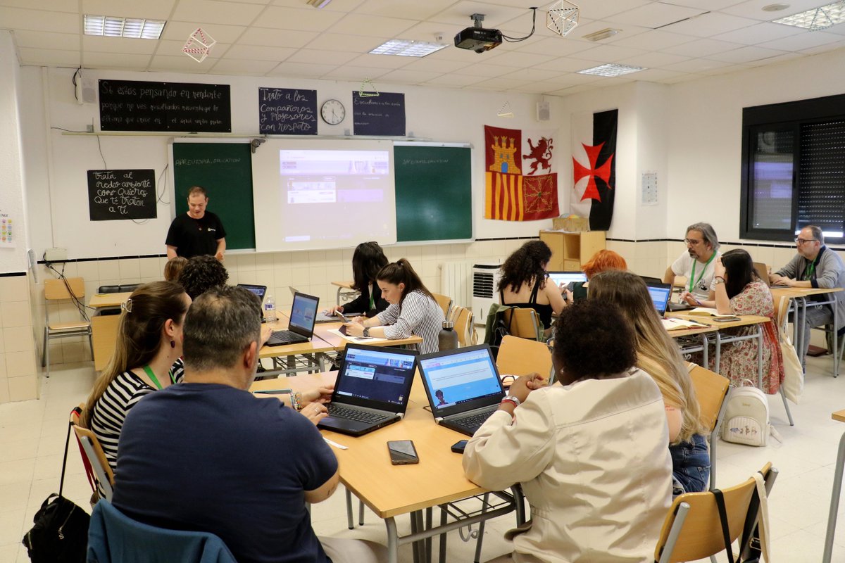 GSD Educación (@gredossandiego) on Twitter photo 🎮 El día 26 de abril en GSD Las Suertes tuvimos la #JGA25,  con más de 240 docentes que vivieron una experiencia inolvidable.
Retos, emoción y aprendizaje real en una jornada 100% gamificada.
Una experiencia inolvidable para los asistentes.
#Gamificación #gsdeducación #GSD 🎮 El día 26 de abril en GSD Las Suertes tuvimos la #JGA25,  con más de 240 docentes que vivieron una experiencia inolvidable.
Retos, emoción y aprendizaje real en una jornada 100% gamificada.
Una experiencia inolvidable para los asistentes.
#Gamificación #gsdeducación #GSD