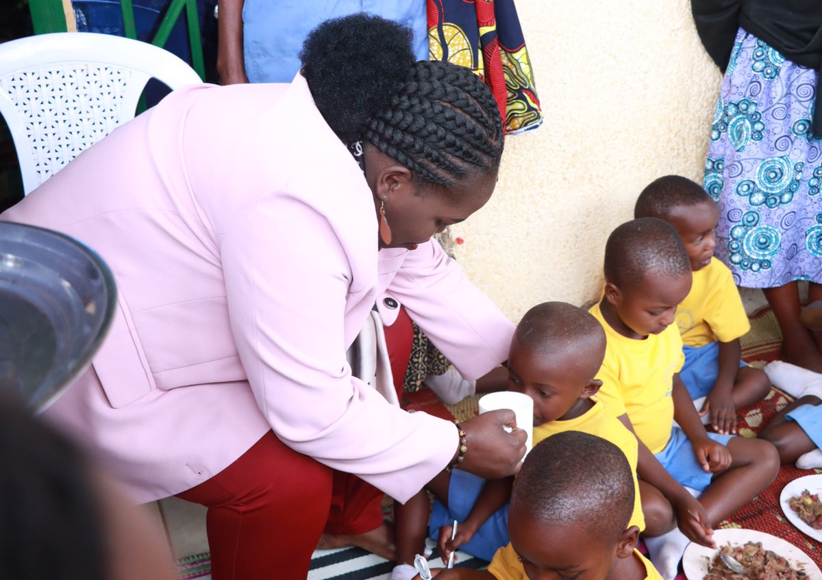 Bugesera District (@bugeseradistr) on Twitter photo Uyu munsi, Ku bufatanye na <a href="/CaritasRwanda/">Caritas Rwanda</a>, <a href="/PlanRwanda/">Plan International Rwanda</a>, <a href="/GSF_RC/">Gasore S. Foundation</a>, <a href="/soscvrwanda/">SOS Children's Villages Rwanda</a>, <a href="/aeerwanda/">AEE RWANDA</a>, n’abandi bafatanyabikorwa, mu karere twatangiye Icyumweru yahariwe Ingo Mbonezamikurire y’abana bato gifite insanganyamatsiko igira iti:
“Isibo, Igicumbi cy’Imikurire Myiza y’Umwana”. Uyu munsi, Ku bufatanye na <a href="/CaritasRwanda/">Caritas Rwanda</a>, <a href="/PlanRwanda/">Plan International Rwanda</a>, <a href="/GSF_RC/">Gasore S. Foundation</a>, <a href="/soscvrwanda/">SOS Children's Villages Rwanda</a>, <a href="/aeerwanda/">AEE RWANDA</a>, n’abandi bafatanyabikorwa, mu karere twatangiye Icyumweru yahariwe Ingo Mbonezamikurire y’abana bato gifite insanganyamatsiko igira iti:
“Isibo, Igicumbi cy’Imikurire Myiza y’Umwana”.