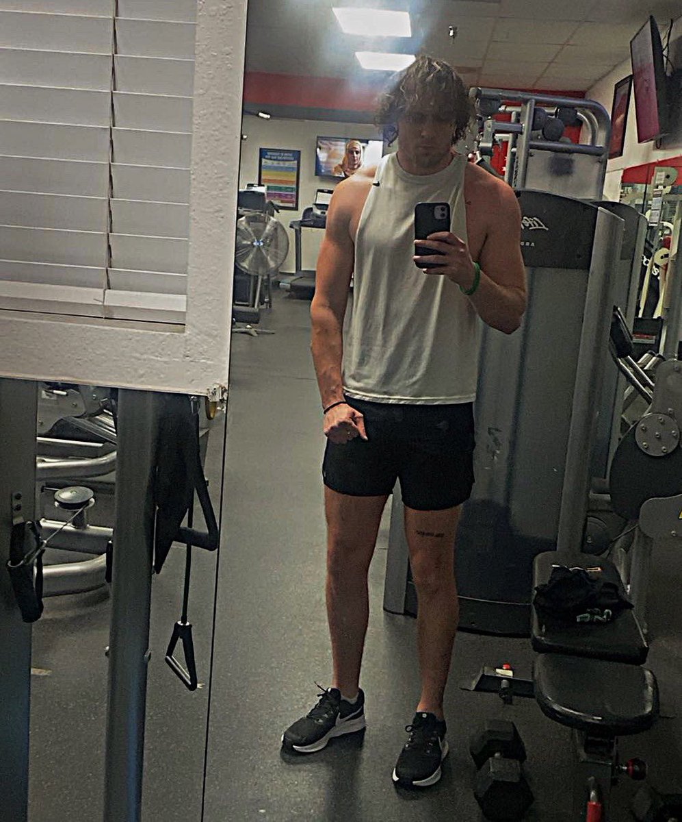 CardonSam's tweet image. Reached my goal of 215 lbs✅
Always working, never satisfied📈.
Commitment coming this month🙏.