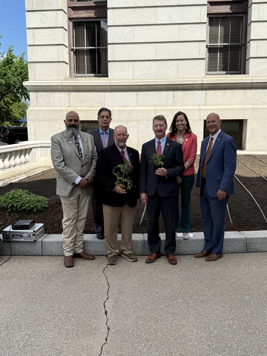PA Senate Democratic Caucus (@pasenatedems) on Twitter photo We joined <a href="/Senatorcosta/">Senator Jay Costa</a>, <a href="/SenJamesMalone/">Senator James Malone</a> and others for the opening of the PA Capitol Hunger Garden.
The garden - located next to the PA Capitol in Harrisburg - produces between 700 and 800 pounds of vegetables every year that are donated to area food banks. We joined <a href="/Senatorcosta/">Senator Jay Costa</a>, <a href="/SenJamesMalone/">Senator James Malone</a> and others for the opening of the PA Capitol Hunger Garden.
The garden - located next to the PA Capitol in Harrisburg - produces between 700 and 800 pounds of vegetables every year that are donated to area food banks.