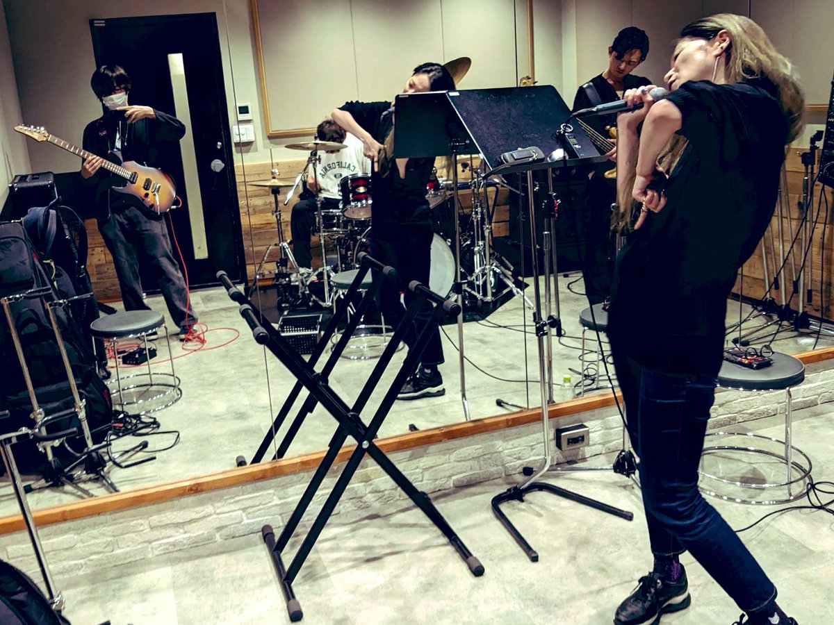 METLOZAPP's tweet photo. EVAでした
〜楽しそうなわいを添えて〜
5/17吉祥寺クレッシェンド！
「一つひとつのライブにすべてを賭ける」とはよく聞くような言葉だけれど、でも、どれほど使い古された言葉だとしても、それでも、本音なんだ。
私を見てほしい！同時に、君を私に見せてほしい！ https://t.co/o5cSXDIvF0