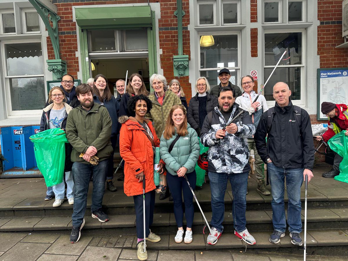 GipsyHillLab's tweet image. We work hard to improve services in the area - but also hear from residents who are keen to come together to take action
Get involved & join us this Sat for a community clean-up on Gipsy Rd / Rommany Rd ☀️
🗓️Sat 10th May
⏰ 1pm - 3pm
📍 Meeting outside Paxton vets on Gipsy Rd