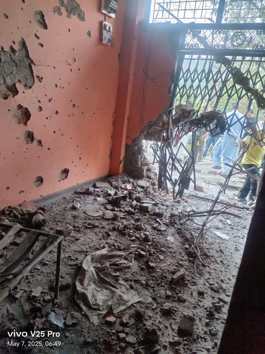 AsYouNotWish's tweet photo. Visuals from Thandi Kassi, Rajouri.

Residential areas hit by Pakistani troops. Multiple civilians injured. My local contacts suggest there is one casualty too, but I can’t confirm the veracity of that claim at this point, because I couldn’t get any official source to authenticate it.