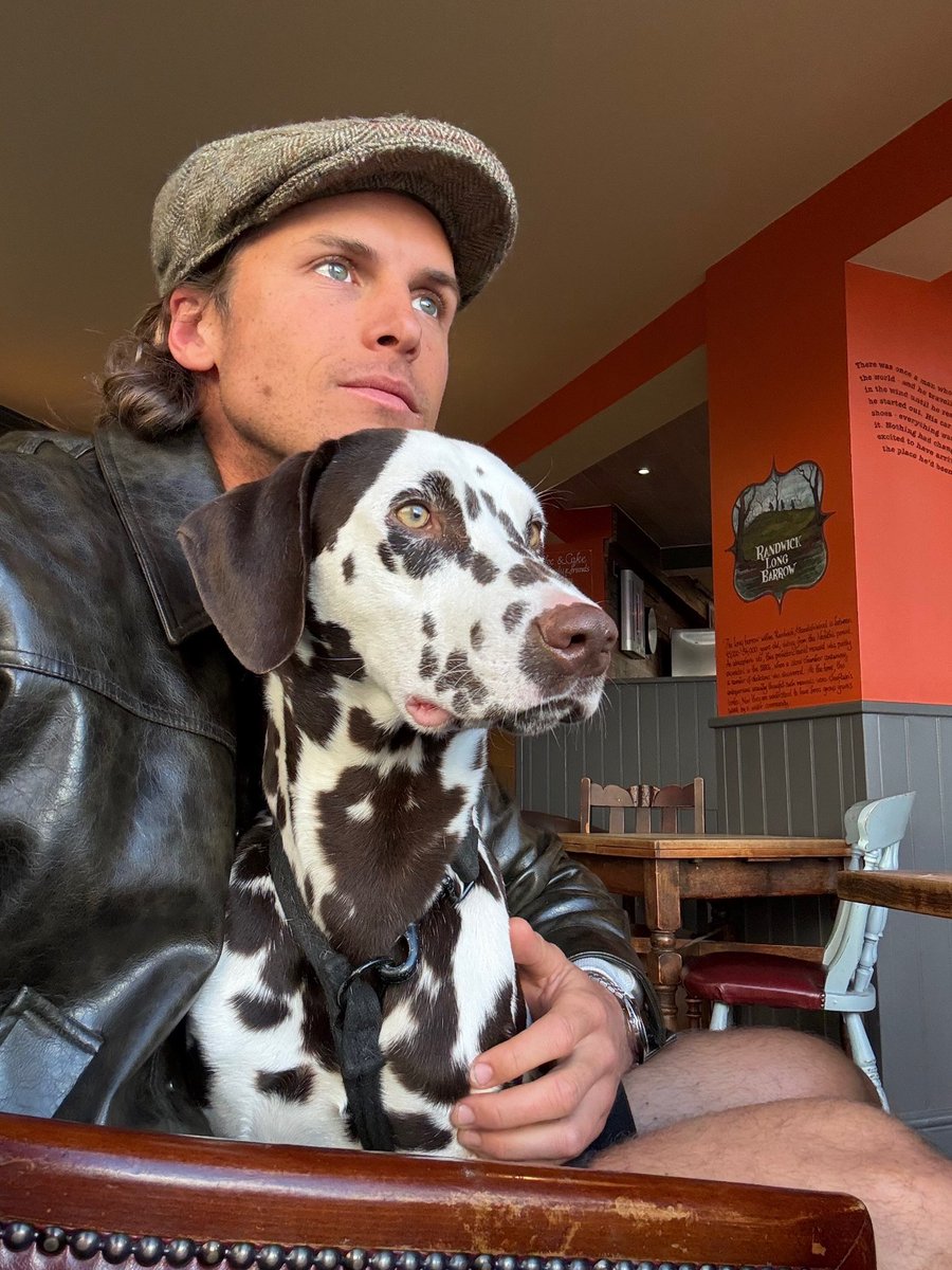 mralexthomas's tweet image. If you’re feeling uninspired stop forcing it.

Go outside. Walk for miles. Breathe like you mean it. Beauty and stillness have a way of healing you.

The best ideas don’t come from scrolling.

They come when you switch off, when you touch grass, when you remember what’s real.…