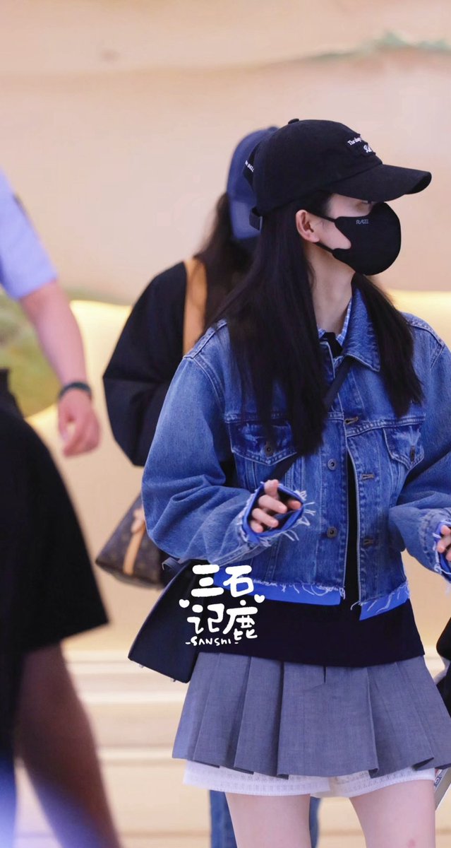 StarPairtv's tweet photo. Today’s Airport Reuters💙💙

#BaiLu
#KeepRunning 
#KeepRunningBaiLu

Hi I'm New Artist Please Support Me 🙏 

https://t.co/VSTHCJAx73… https://t.co/ck29xcb3yW