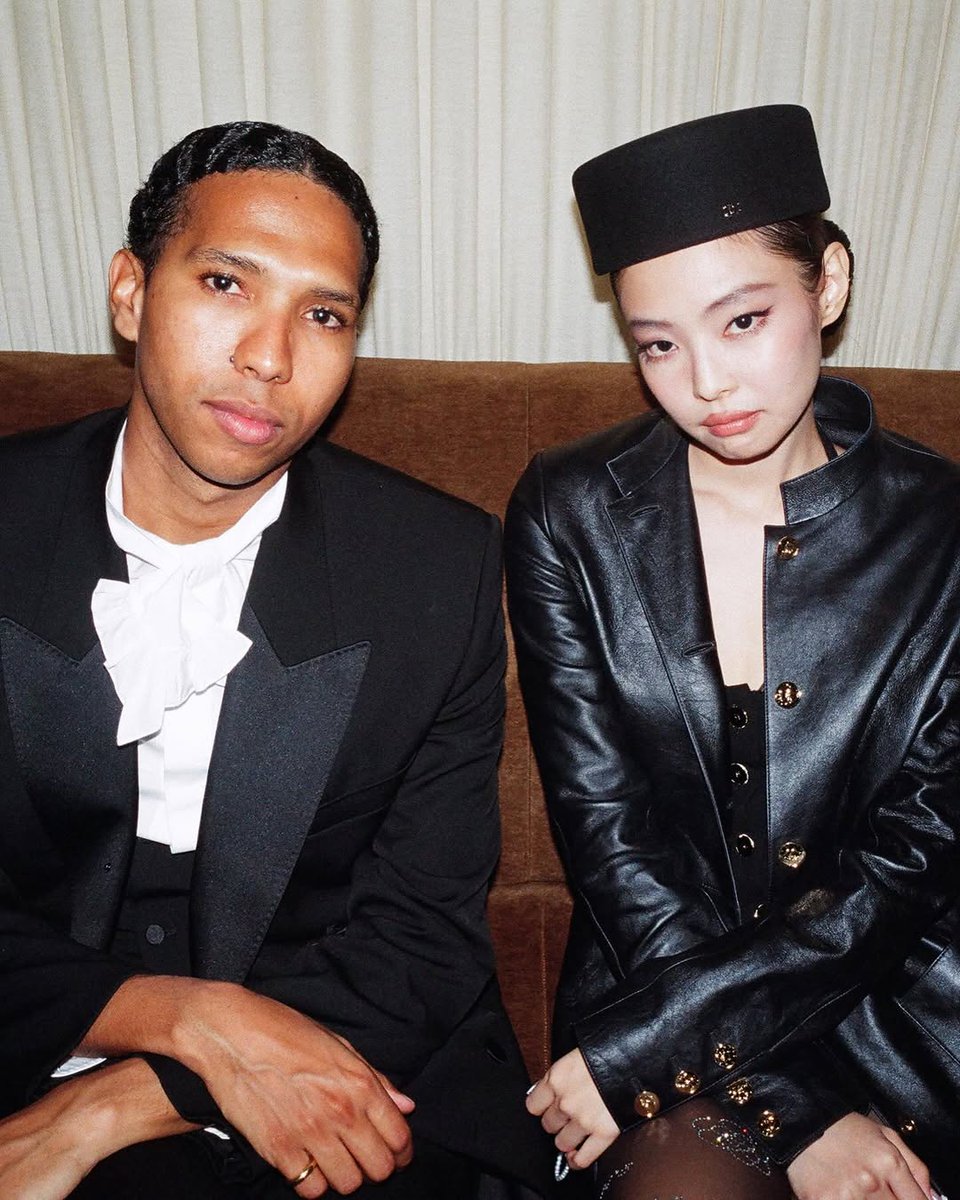 JENNIESOURCES's tweet image. theboyabouttown update with JENNIE