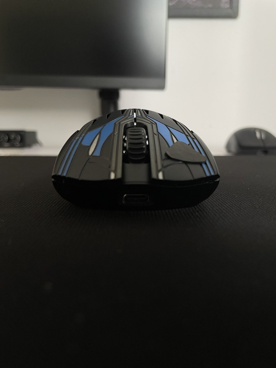 Darkness mouse. I love this shape 

-pwnage trinity cf - midnight eclipse-