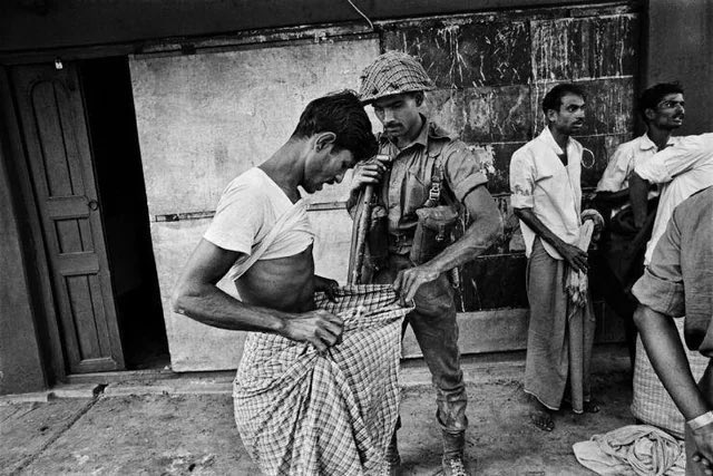 The most Heart-Breaking moments in History. 🧵

1. A Pakistani soldier checks if a man is circumcised to determine if he is Muslim or Hindu during the Bangladesh War of Independence in 1971.