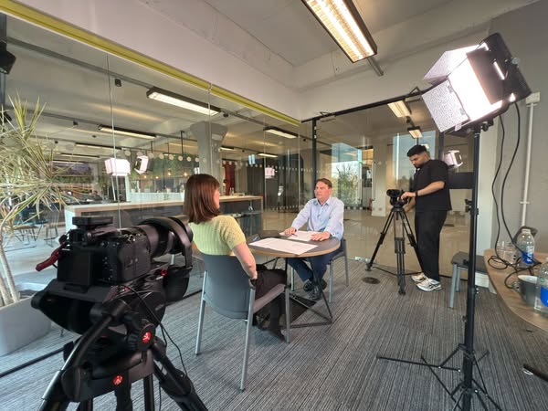 If you are struggling to engage learners in your training think about using professional actors to bring it to life.
Let them role play real-life customer scenarios, or appear in training films you can use again and again.

Go Beyond The PowerPoint.