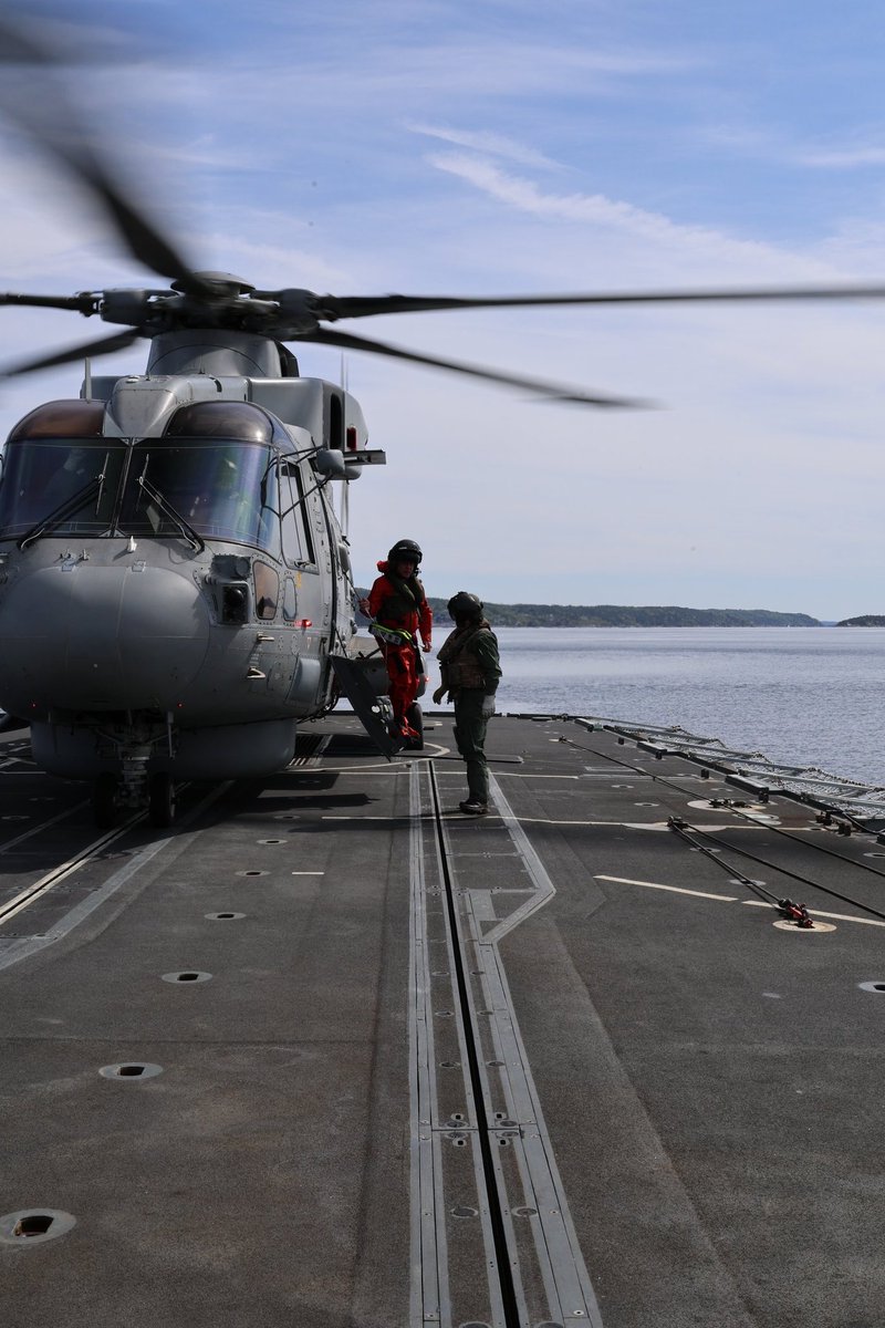 HMSStAlbans's tweet image. @HMSStAlbans having recently arrived in Oslo welcomes onboard Mr. Tore O. Sandvik, Norwegian Minister of Defence.