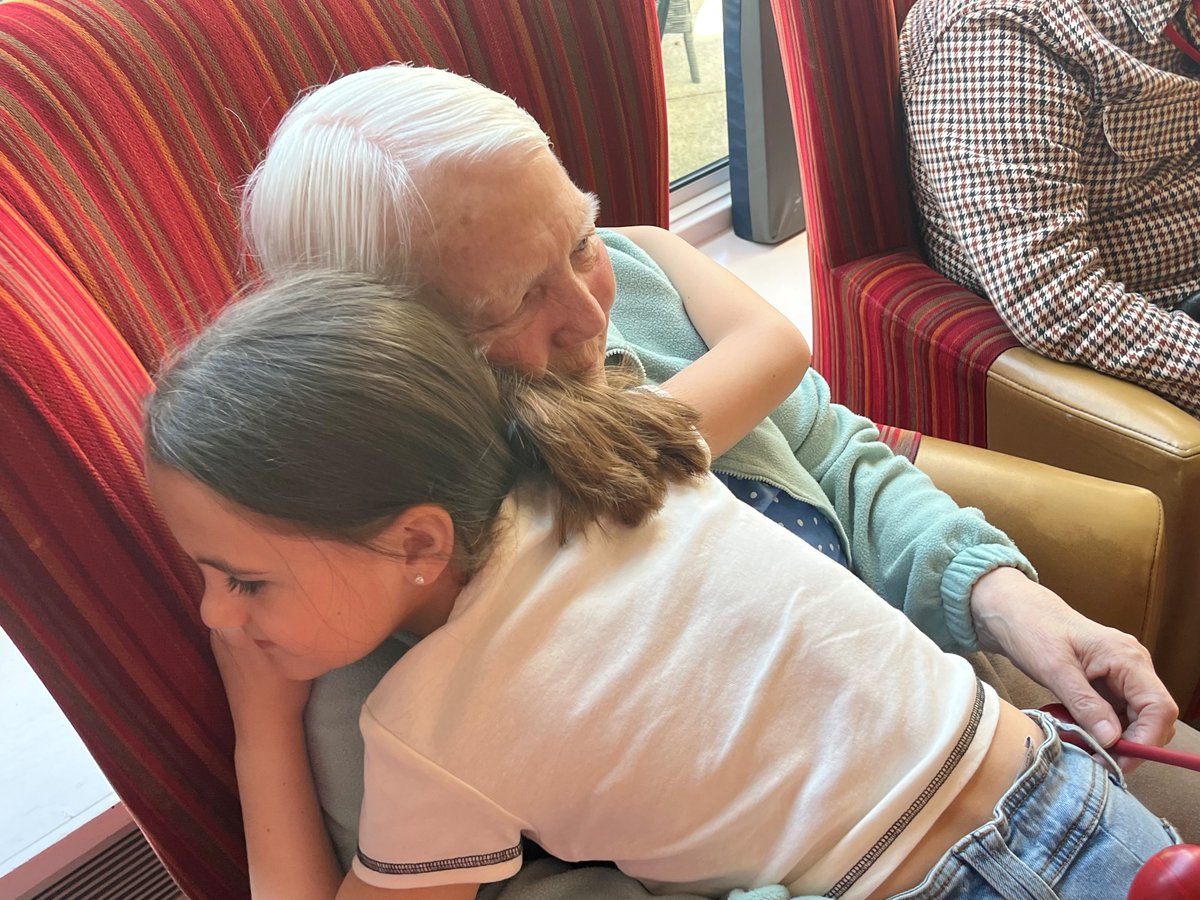 thermbi's tweet image. A big thank you to the parents and the children at @BoppinBunnies for bring joy to our residents at Prince George Duke of Kent Court, in #Chislehurst. Everyone enjoyed the sing-alongs and musical instruments. πͺπ₯
π To read more, visit: bit.ly/4iUplHb
