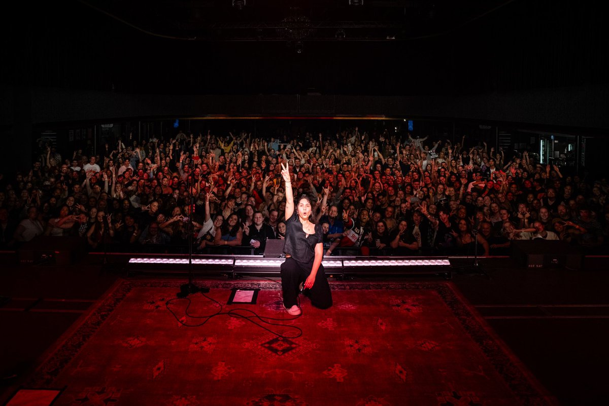 alessiacara's tweet image. Brisbane thank youuuu❣️#theloveandhyperboletour