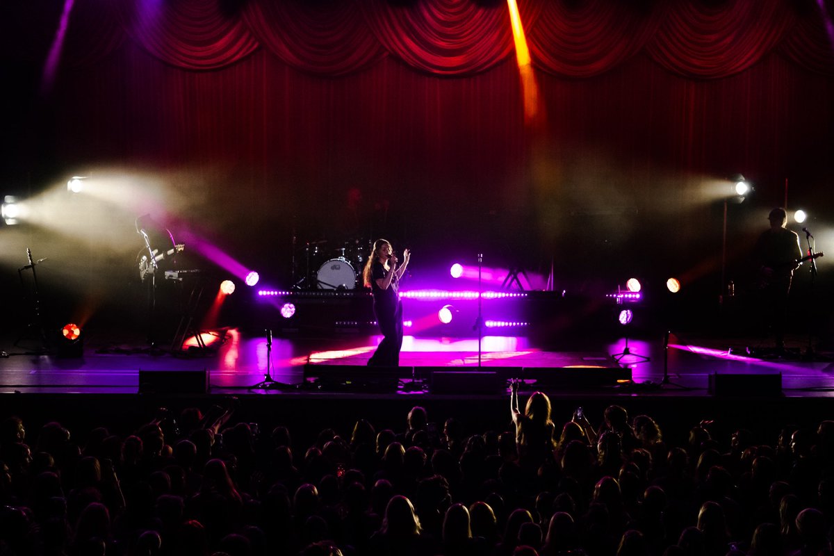 alessiacara's tweet image. Brisbane thank youuuu❣️#theloveandhyperboletour