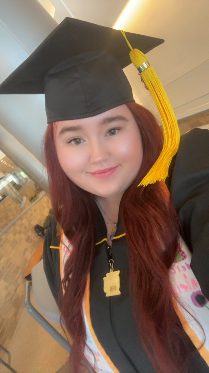 edenofarcadia's tweet image. so i did a thing…🎓
#Gradation