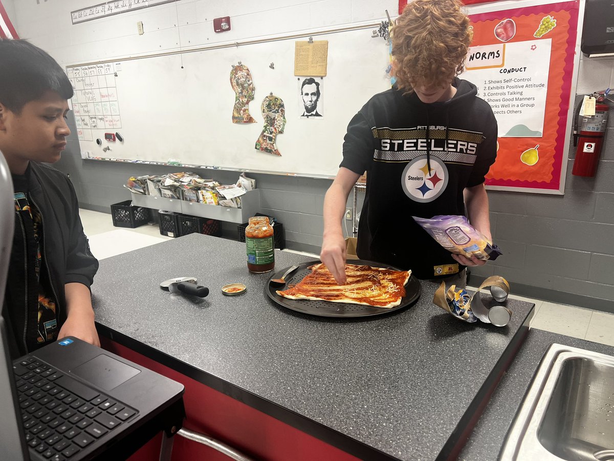 We love Tutorial VLOG week! Today we made Yogurt Parfaits, Smash Burgers, Pancakes &amp; Personal Pizza <a href="/SCMFalcons/">Stewarts Creek MS</a> <a href="/RuCoCTE/">RuCo CTE</a>