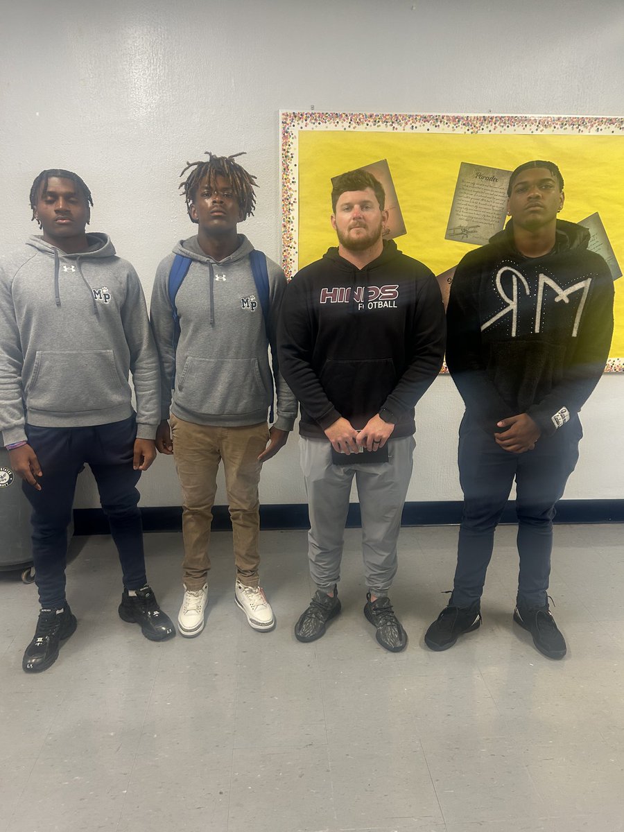 Moss Point Football (@mosspointfb) on Twitter photo Thank you <a href="/coachmicahlewis/">Micah Lewis</a> for coming by and show our guys some love from <a href="/HindsCC_FB/">Hinds CC Football</a>.
#TigerPride #RecruitMP Thank you <a href="/coachmicahlewis/">Micah Lewis</a> for coming by and show our guys some love from <a href="/HindsCC_FB/">Hinds CC Football</a>.
#TigerPride #RecruitMP