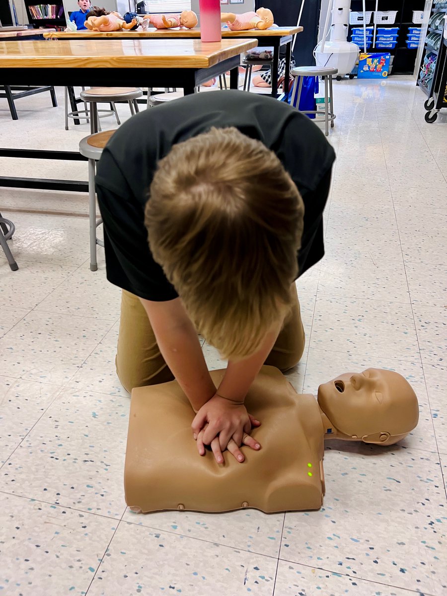 Yesterday, our Elementary Health Science Club sponsored by Union's college of pharmacy learned adult and infant CPR, AED use, and choking aid. They also listened to hearts before and after exercise and played “healthy heart bingo” to learn ways to keep our hearts healthy!