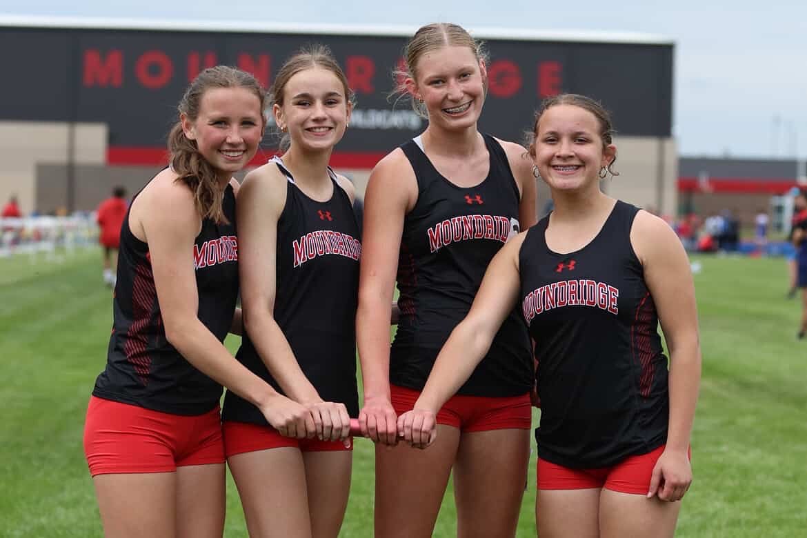 Moundridge girls 4x800 relay broke their 25 year old school record with a time of 10:00.88 on Tuesday. The team consists of Halle Hecox, Baylee Schriner, Avery Schrag, and Mackie Conkling. They are currently ranked #1 in 2A with their time. #sportsinkansas 
Photo: