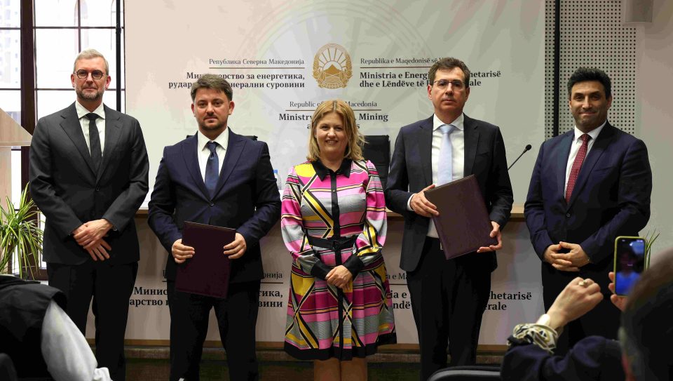 Björn Gabriel (@bjorngabriel) on Twitter photo 🇪🇺🤝🇲🇰 Pleased to witness the signing of the works contract for the Macedonian part of the gas interconnector with #Greece. This vital #economic #infrastructure - backed by <a href="/EIB/">European Investment Bank</a>, <a href="/EBRD/">The EBRD</a> & <a href="/TheWBIF/">The Western Balkans Investment Framework (WBIF)</a> - will enhance energy security, diversification, and integration with European 🇪🇺🤝🇲🇰 Pleased to witness the signing of the works contract for the Macedonian part of the gas interconnector with #Greece. This vital #economic #infrastructure - backed by <a href="/EIB/">European Investment Bank</a>, <a href="/EBRD/">The EBRD</a> & <a href="/TheWBIF/">The Western Balkans Investment Framework (WBIF)</a> - will enhance energy security, diversification, and integration with European