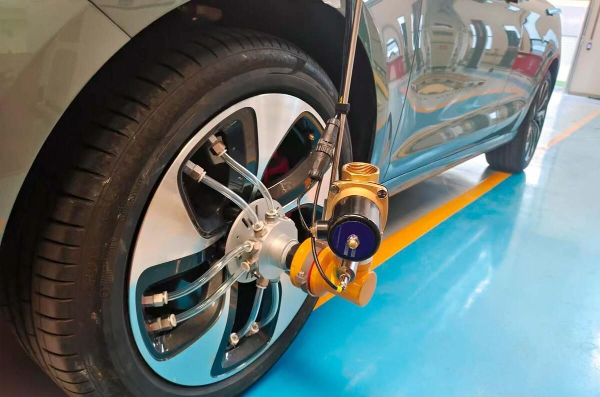 Would you like to know how to safely deflate your tyre while travelling at 87mph? If so, you're in luck: buff.ly/vgN0SPt