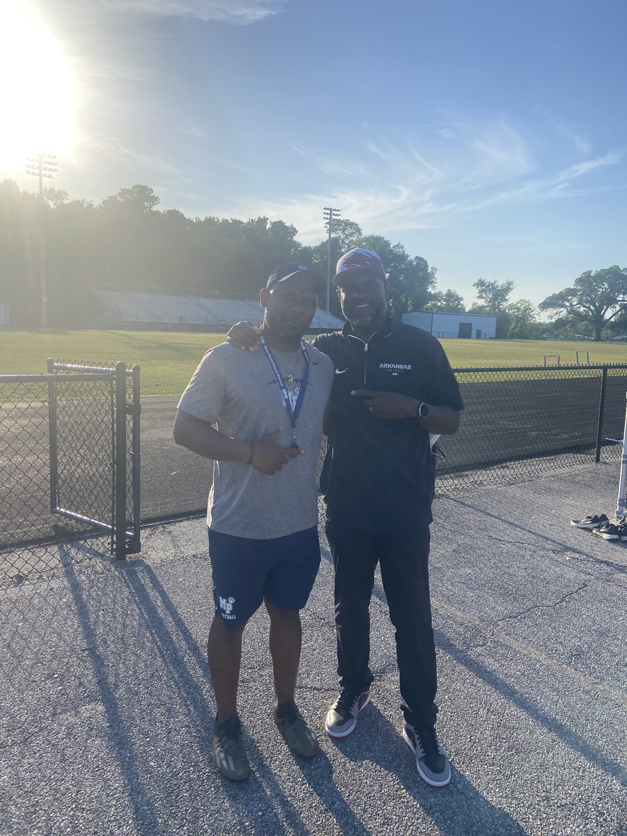 It’s always great for our alumni to stop by but when one of our alumni is a coach it’s truly an honor. Thank you Coach Woodson for stopping by.
#TigerPride #Family #RecruitMP