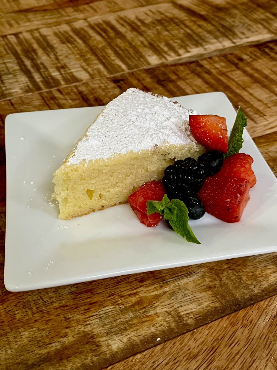 Perfecting my recipes for New Orleans yakamein and lemon ricotta cake. If these look tasty, vote for me as Favorite Chef and help me earn a spot in the final rounds: favchef.com/2025/juliette-…