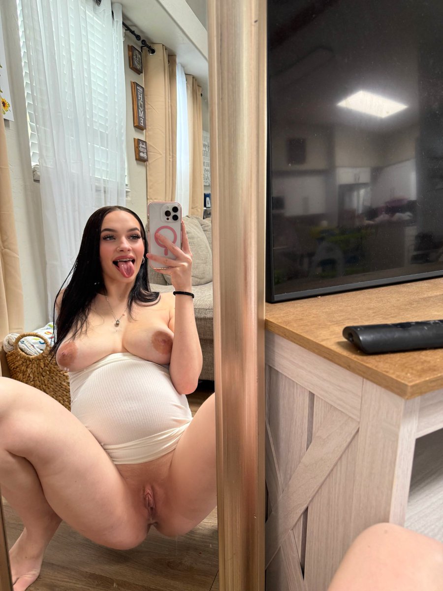 32 weeks pregnant 🌟