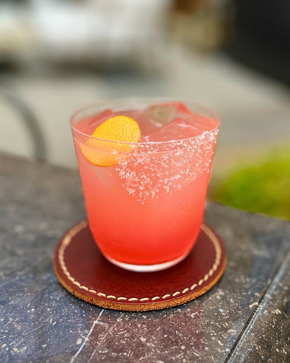 Join us for Prague Cocktail Week at #CottoCrudo bar and sip your way through the seasons. Discover our exclusive menu plus a non-alcoholic delight, Basil Only. Available from 6.5. till 13.5. #fsprague #fourseasons #cottocrudobar #praguecocktailweek #cocktail #koktejl #bar #prague