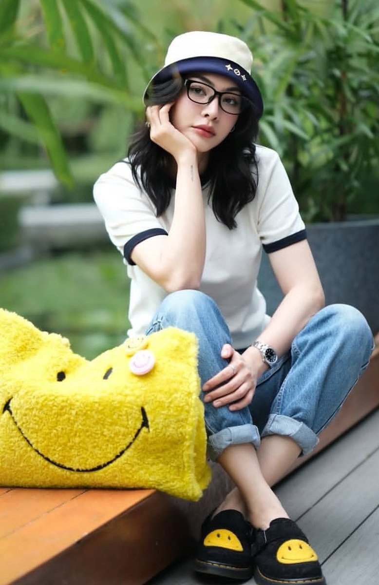 Girly_girl2183's tweet photo. Obsessed with the yellow and pink smileys!
#FayePeraya #FayeYoko #YokoApasra #pinkandyellow #wetrynamoveon #imasuehertoo π€£
(Following the leader π)
#FayeSunny https://t.co/MKQwMZDcrY