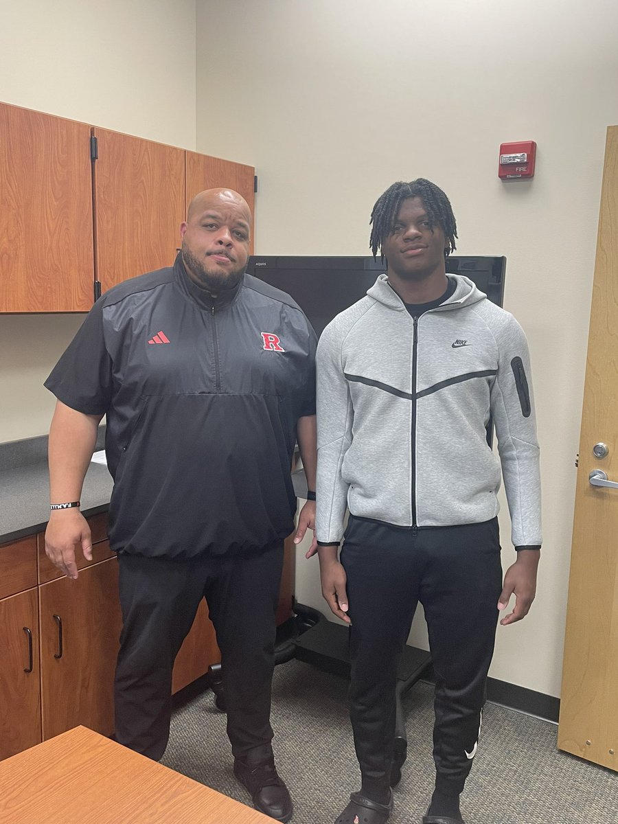 Thanks <a href="/CoachFerrell55/">Colin Ferrell 🪓</a> from <a href="/RFootball/">Rutgers Football 🪓</a> for stopping in and talking ball today!