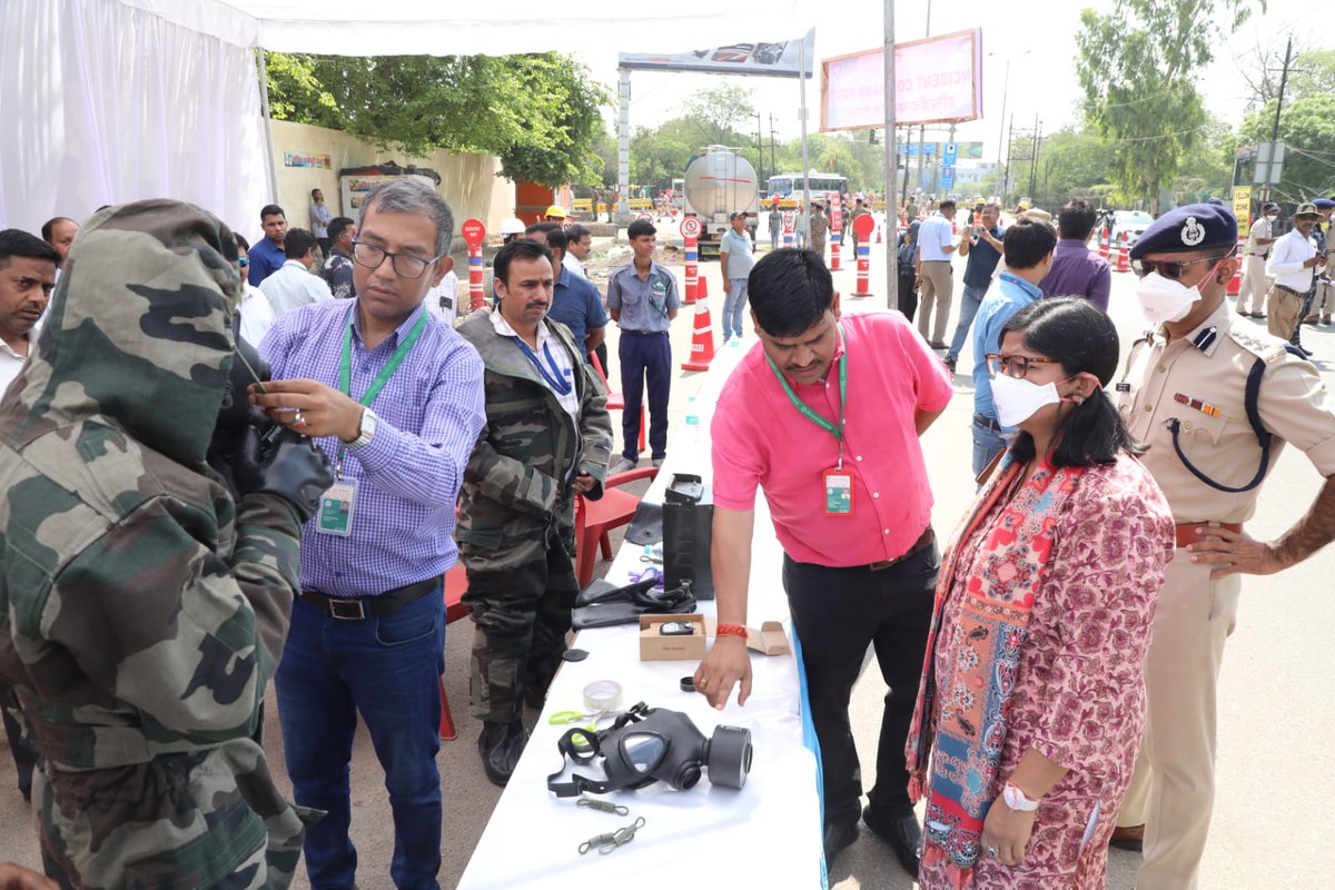 dmgwalior's tweet image. रासायनिक दुर्घटना से निपटने की तैयारियों की भी हुई मॉकड्रिल 

#gwalior #mokdrill

@CMMadhyaPradesh @DrMohanYadav51
@JansamparkMP @mohdept
@GwaliorComm @jdjsgwalior
@PROJSGwalior

RM-facebook.com/share/p/1AHQWd…