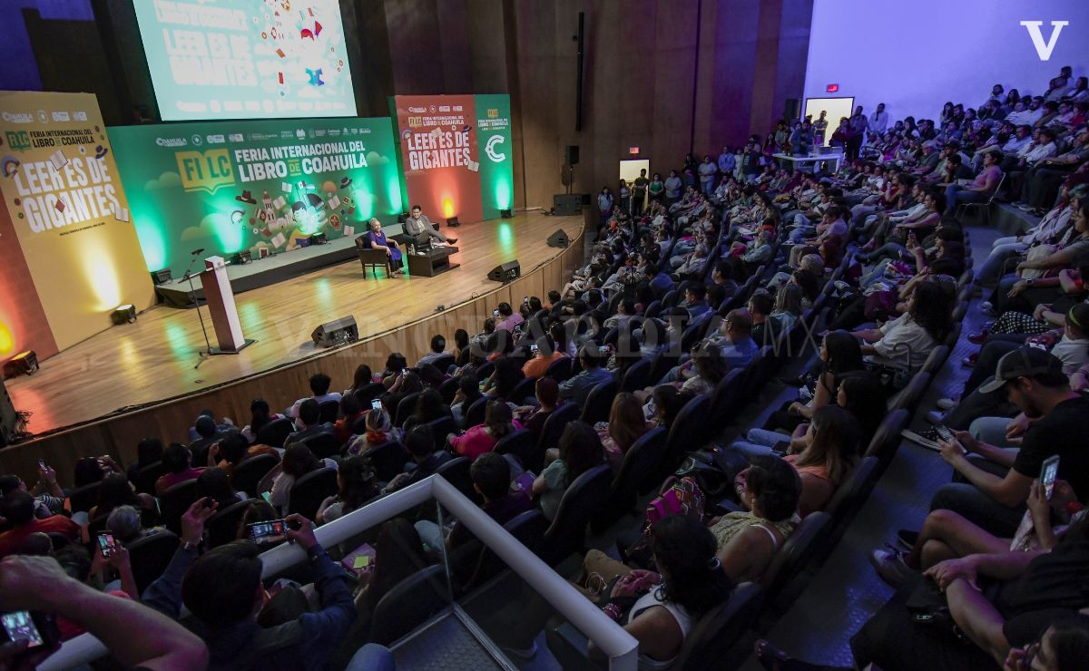 vanguardiamx's tweet photo. ✨📚¡El sazón y la magia de Laura Esquivel llegan a #Coahuila!🤩🎉 Así se vivió la plática de la escritora de ‘Como agua para chocolate’ en la #FILC. 📸Omar Saucedo. https://t.co/xf0jCoT1Op