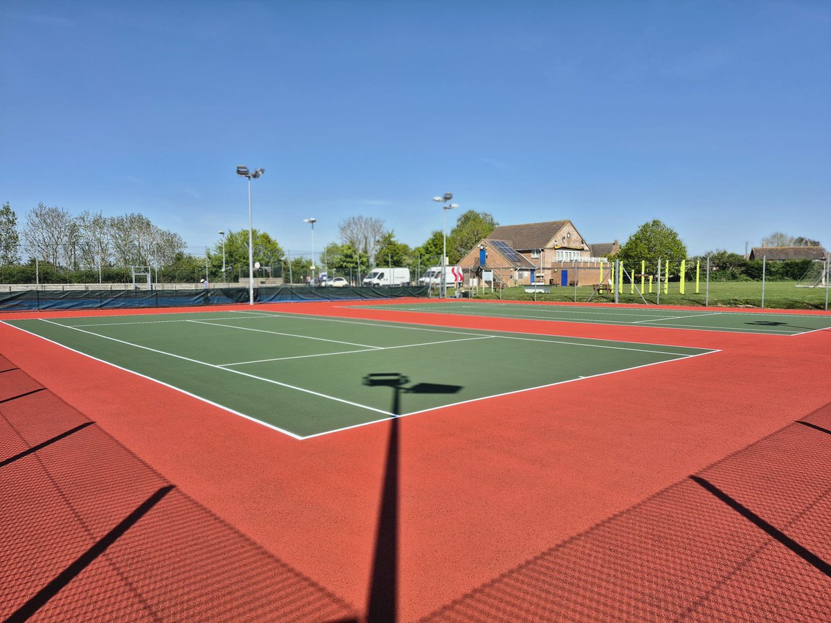 Sportssurfacing's tweet image. A great facelift to these outdoor courts for Wingrave with Rowham Parish Council, including a new polymeric MUGA surface on one court, whilst the remaining courts received our deep clean service, before being finished with an acrylic slip resistant colour coat.
