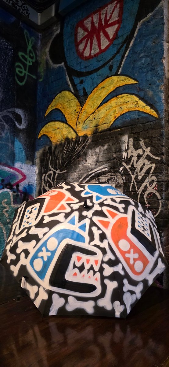 SMOKINCATCOIN's tweet image. FREE SMOKINCAT UMBRELLA DROP
One of one. No claims, no forms — just be the first to grab it.
Leake Street, London.
Rain or shine, the cat stays wild.

#smct #smokincatcoin #canyourdevdothis #VOIDWALLET #StreetArtDrop
smokingcat.io
Coin:…