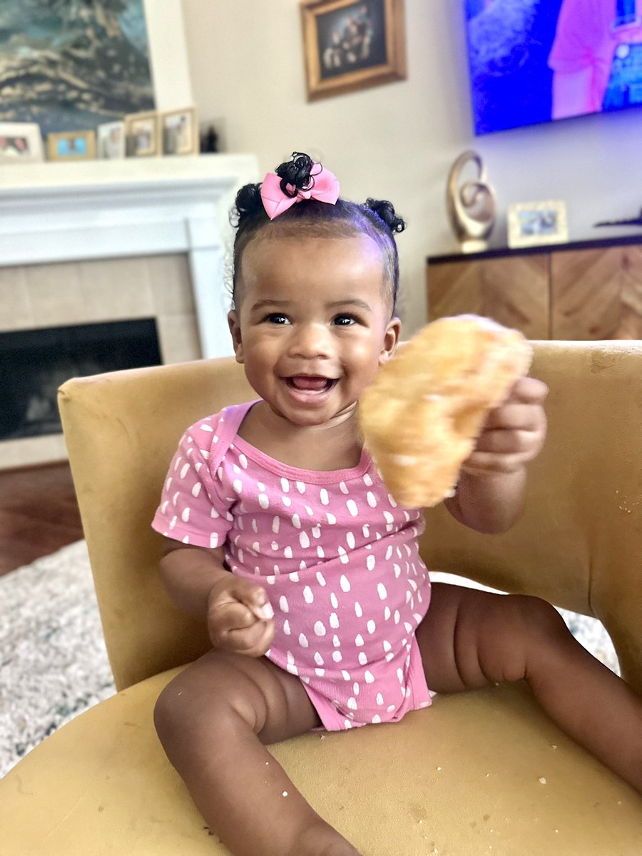 This morning, I was feeding my daughter donuts—breaking off small pieces and gently placing them into her mouth. But more than once, she missed the piece I was offering… because her eyes were fixed on the larger donut still in my other hand. That moment spoke volumes. How often