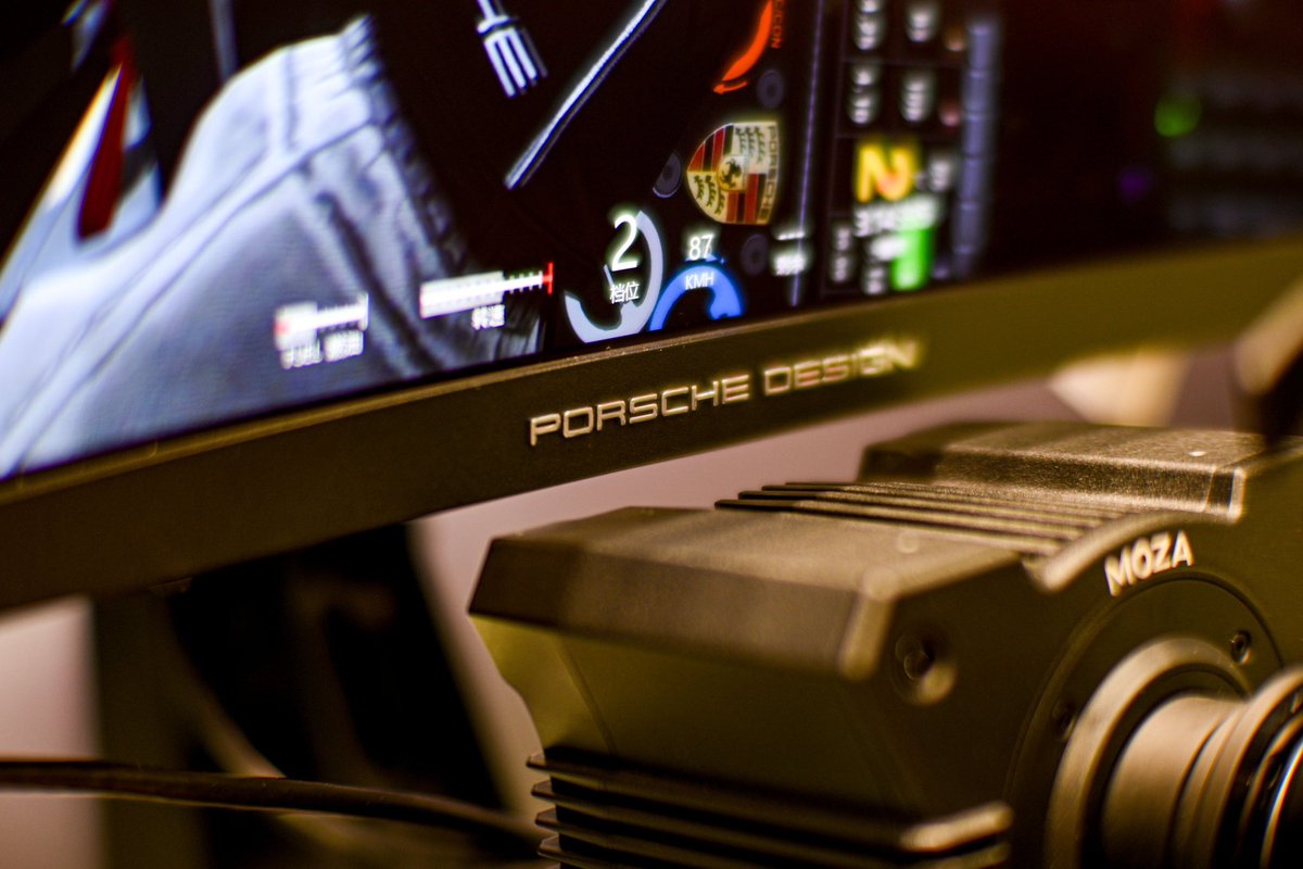 Chloeewong917's tweet image. Art For Speed!
#PRODRIVER
#PORSCHEDESIGN Eyewear 
#Porsche
#WRT赛车