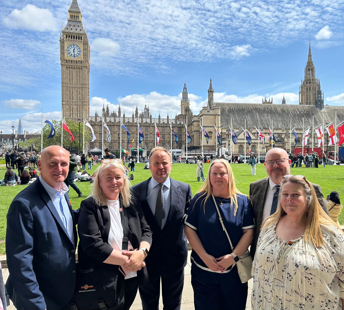 📍 GMB members from our region were at Parliament today, standing up for equal pay and pushing MPs to back Labour’s commitment to fairer work.

This is the result of tireless campaigning — and we’re not stopping now.

✊ It’s time to end pay discrimination, for good.