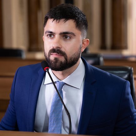 republiqueBRA's tweet photo. ⛔️ MBL anuncia a EXPULSÃO do vereador João Bettega, de Curitiba (PR), por excesso de alinhamento ao bolsonarismo, traição, ausência de trabalho político e omissão diante de supostos crimes atribuídos ao PL. https://t.co/S0bhV4wUve