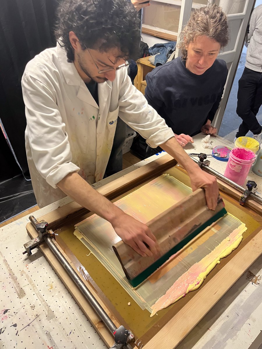 Ateliers_Vortex's tweet photo. Retour en images sur la réalisation de la sérigraphie de Mélanie Berger pour son exposition "Reprises" sous la supervision de Julian Lagoutte.

Vernissage ce vendredi 9 mai à 18h.

Exposition du 9 mai au 14 juin.
Ouverture au public du mercredi au samedi de 14 h à 18 h. https://t.co/ZDSBy0JKsA