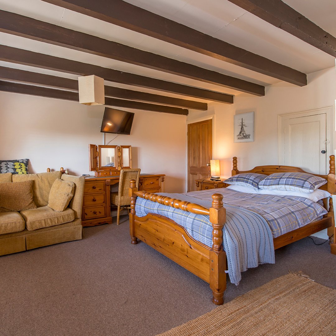 Pelcomb Cross Farmhouse, Pelcomb | 24-31/5 | £1600

🛏️ Sleeps 10
⭐️ 4 Star
🐶 #DogFriendly
🏖️ Beaches nearby
🌺 Enclosed garden
🍽️🛍️ Walk to amenities
⛪️ Short drive to St Davids
📽️🏰⛳️ Close to attractions &amp; activities

👉️l8r.it/xDNo

#visitwales #coastalcottages