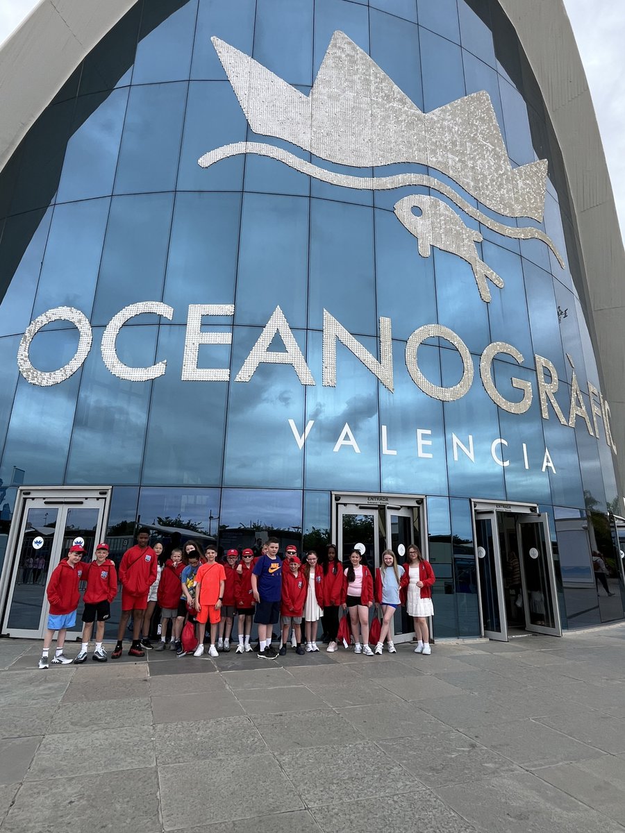 Day 2 🇪🇸

We explored the Oceanogràfic Aquarium, were wowed by the dolphin show, wandered through the stunning City of Arts &amp; Sciences, and wrapped up with fun and adventure at Gulliver Park. So many smiles and memories made! 🐬🐟🛝 #Valencia2025