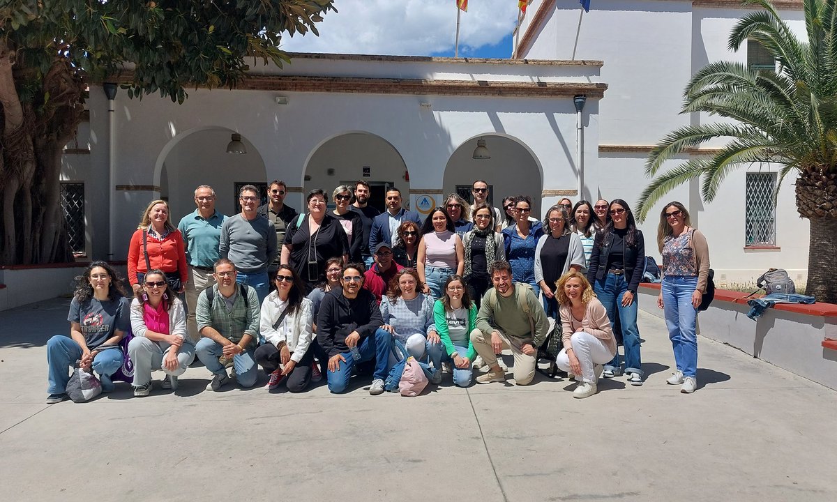 xarxa_xnej's tweet photo. Primer intercanvi 'BusInfoJove' del grup ibero-insular d'@ERYICAYI amb l'@GVAivaj i @joventutcat on professionals de la #XNEJ a Tarragona i Terres de l'Ebre han visitat Casals i Punts Joves d'Atzeneta del Maestrat i Alcossebre, i l'Alberg de Benicàssim a Castelló #femxarxa https://t.co/zmzHEdDyqD