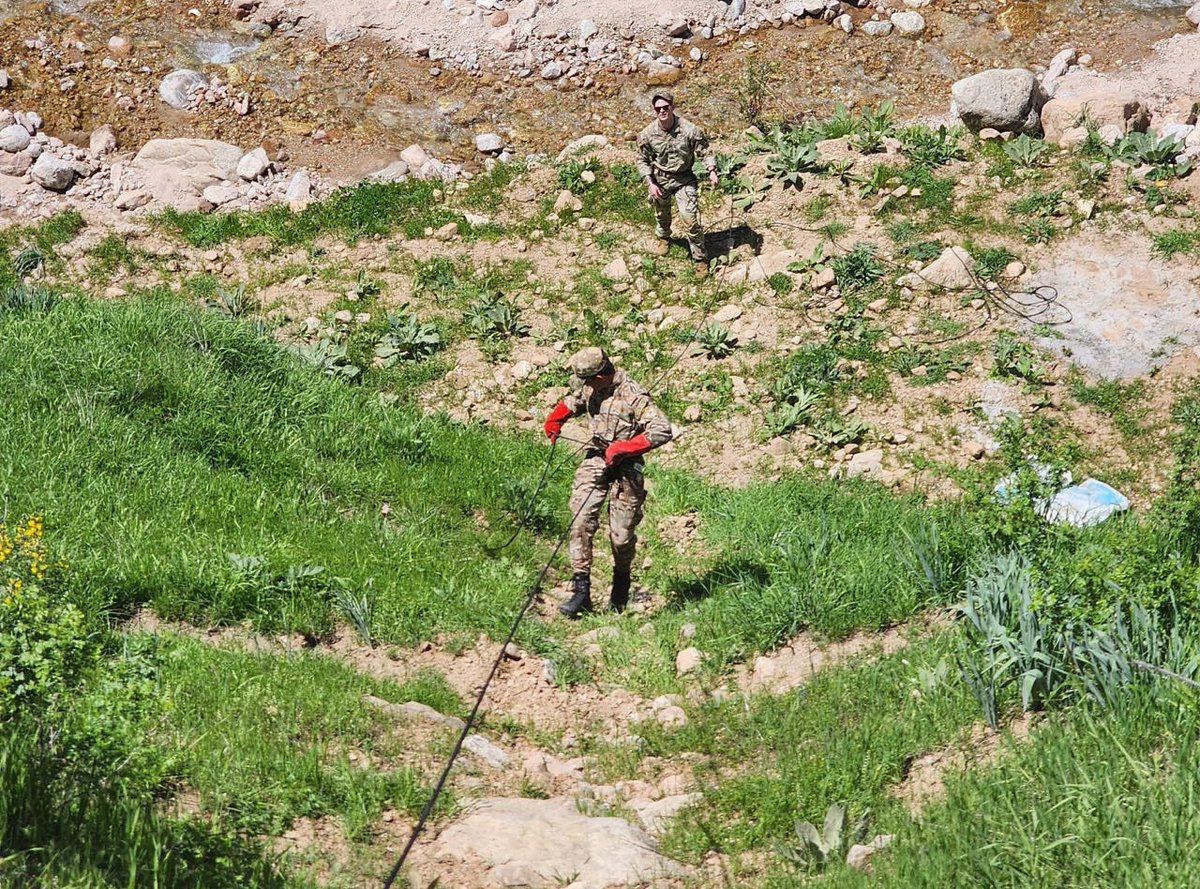 Иёлоти Муттаҳида ба тозагӣ дар доираи “Барномаи ҳамкории давлатӣ” як тамрини муваффақонаи мубодилаи таҷрибаи ҷанги кӯҳиро бо артиши Тоҷикистон дар минтақаи “Кӯҳистон”, берун аз Душанбе баргузор намуд.  Сарбозони Гвардияи Миллии Вирҷиния ба Тоҷикистон омаданд, то тактикаҳои