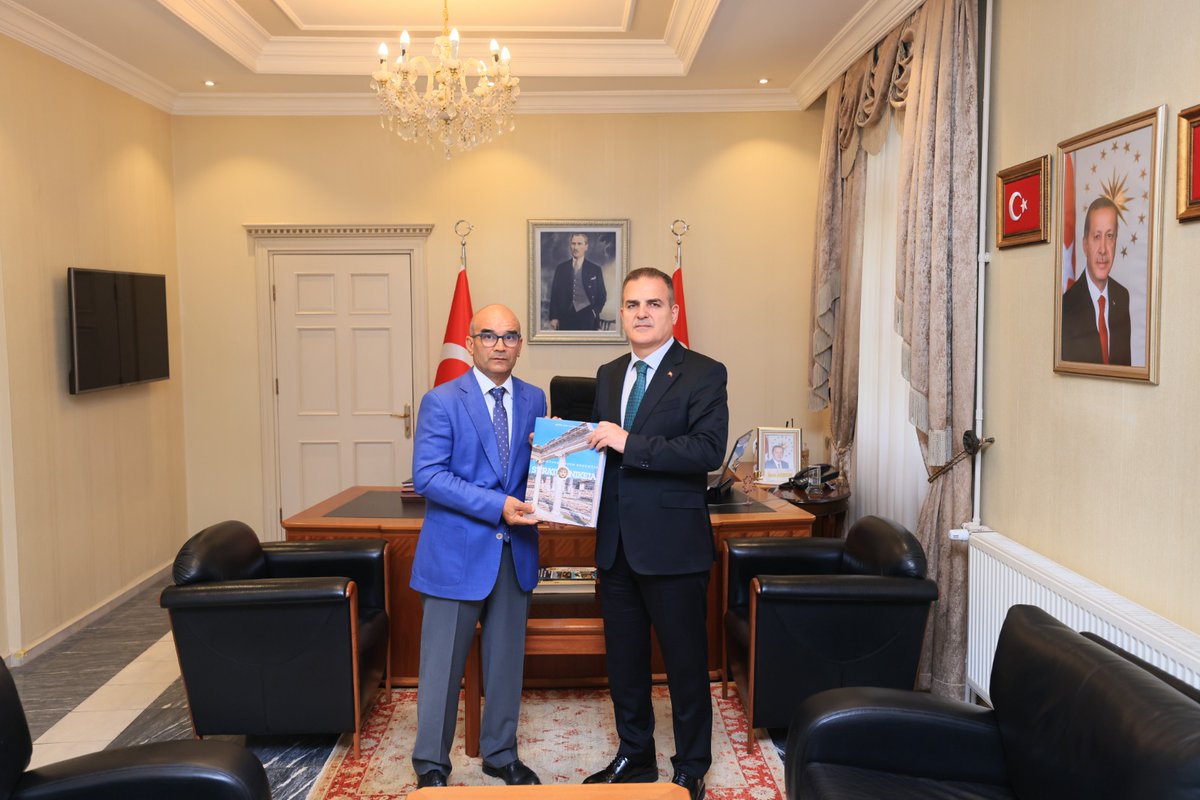 Stratonikeia ve Lagina kazı başkanı Prof. Dr. Bilal Söğüt Valimiz Sayın Dr. İdris Akbıyık'ı ziyaret etti.

Prof. Dr. Bilal Söğüt, Valimiz Sayın Dr. İdris Akbıyık'a editörlüğünü yaptığı Antik Dönemlerden Günümüze Stratonikeia isimli eseri takdim etti.

Stratonikeia Antik Kenti ve